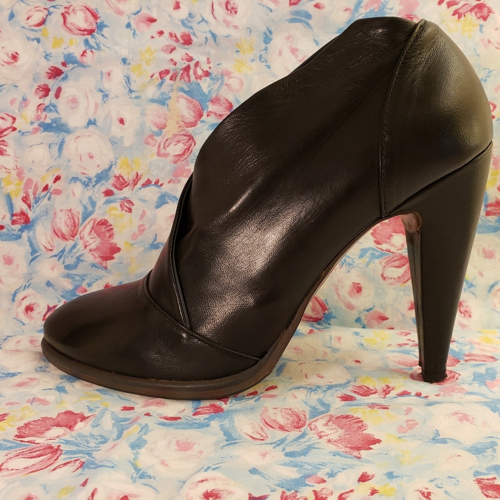 Barney's Riley Blk Leather Bootie, Sz 39